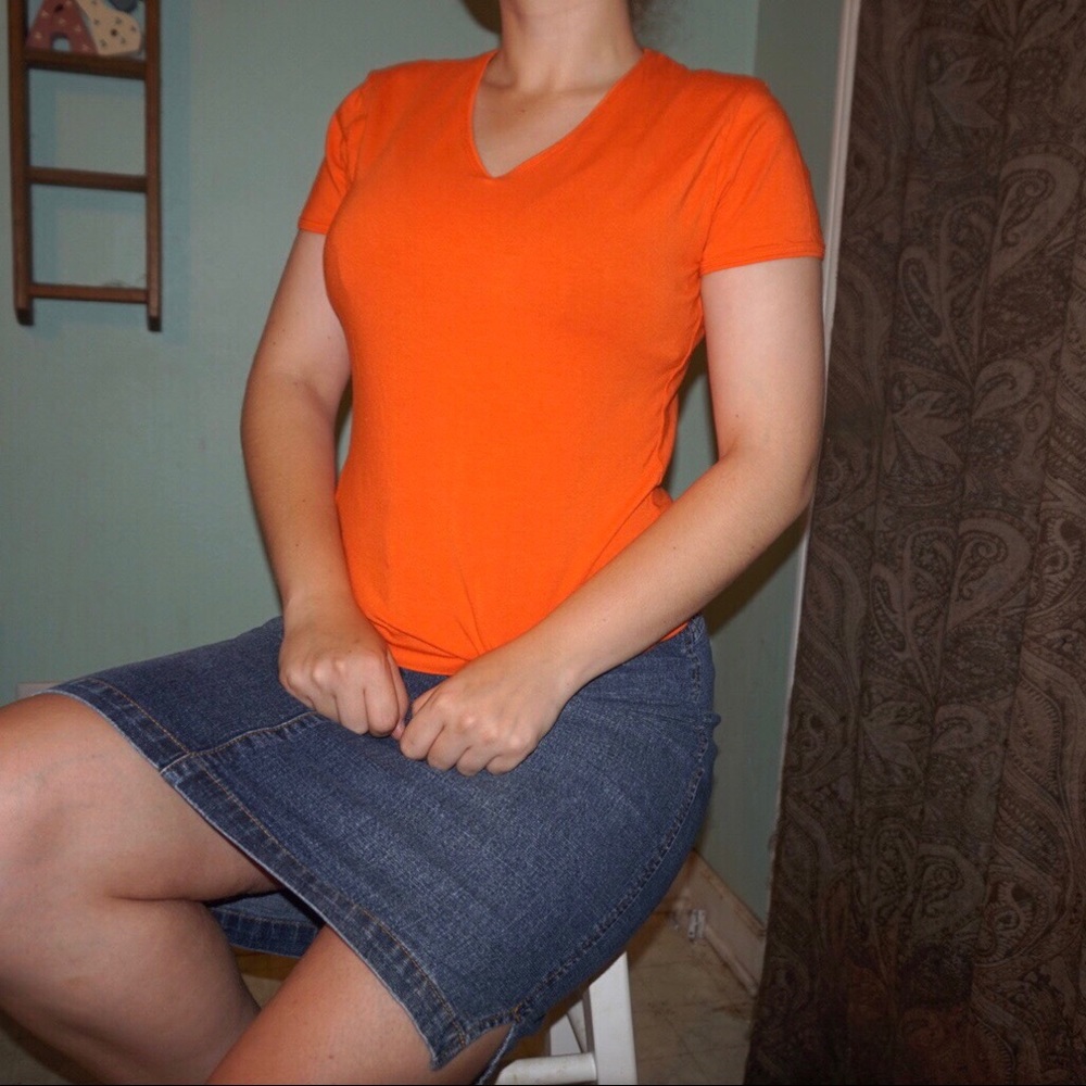 V-Neck in Bright Neon Traffic Cone Orange VTG